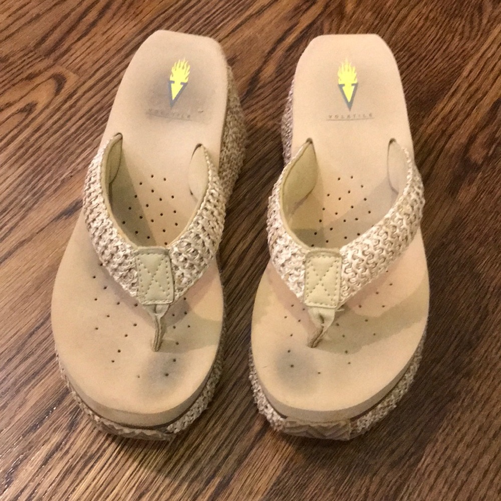 Volatile wedge flip flops